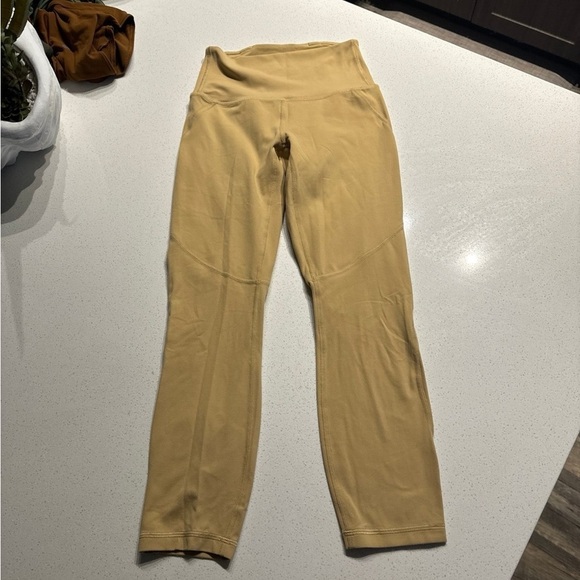 Lululemon Nulu yoga crop - Picture 6 of 7